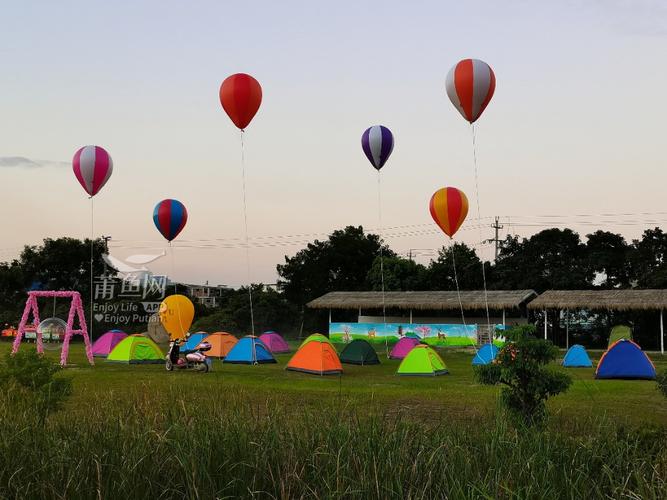 休闲帐篷露营布置气球图片