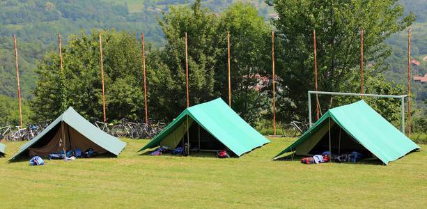 休闲草地可以搭帐篷吗