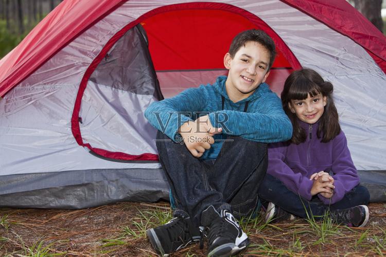 休闲帐篷露营穿搭儿童图片的相关图片