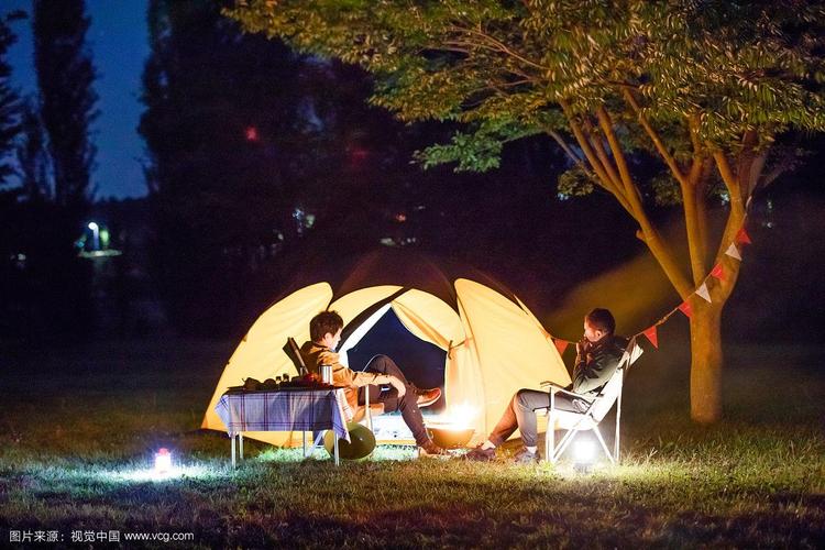夜晚户外帐篷休闲地怎么拍照的相关图片